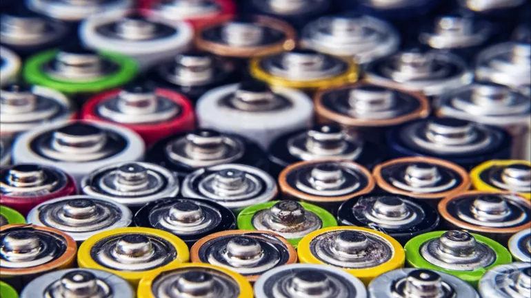 A 91 ans, un homme invente un circuit pour profiter à 100% des batteries A 91 ans, un homme invente un circuit pour profiter à 100% des batteries